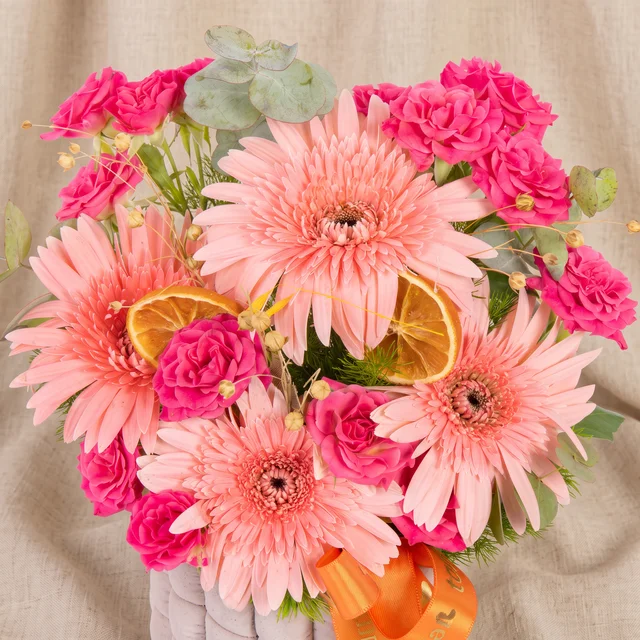 Coral Checkered Gerbera Aranjmanı
